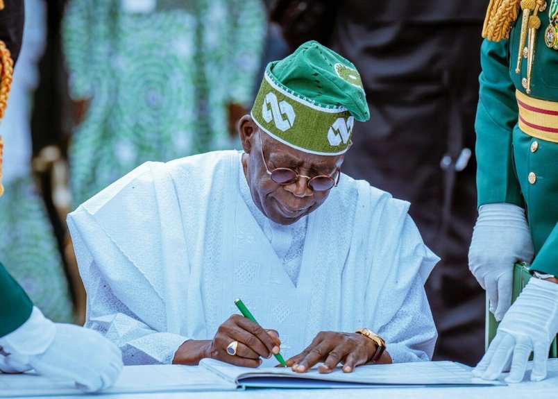 Man Calls For Tinubu to Rule For 16 Years in Lone Protest